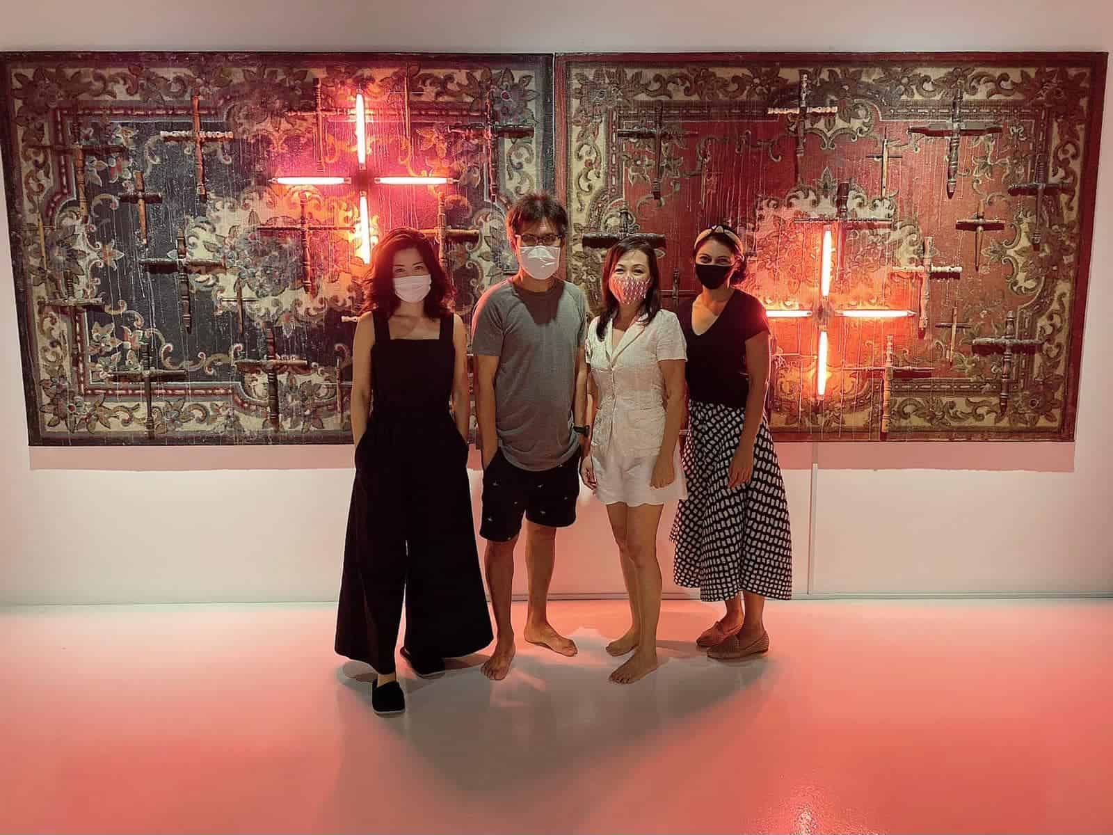 Siuli, Albert, Linda and Usha from Plural, pictured in front of Noberto Roldan’s Crusade, 2015 at Primz Gallery