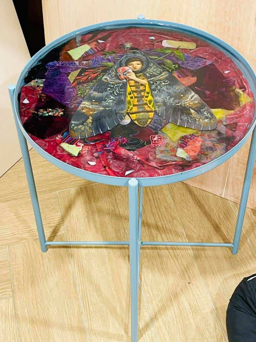 A used Ikea table and discarded clothes become a work of art.