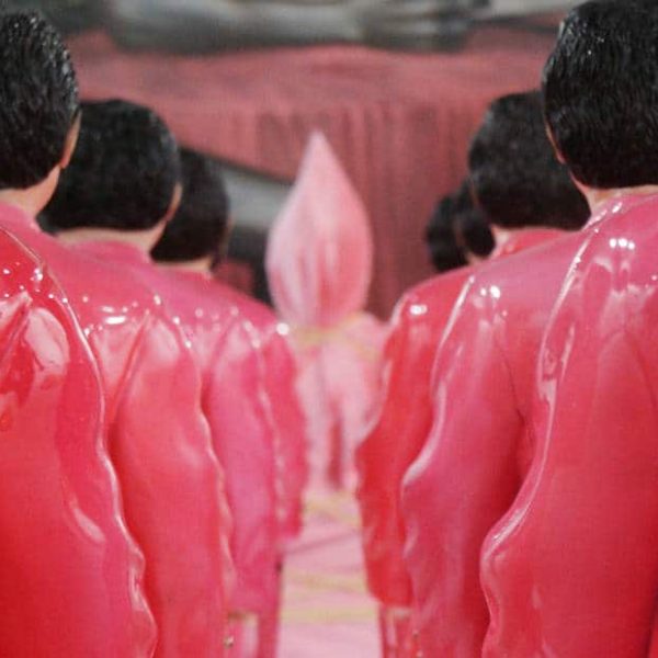 Pink Men vs. Pink Buddha, 2007, Manit Sriwanchipoom 01